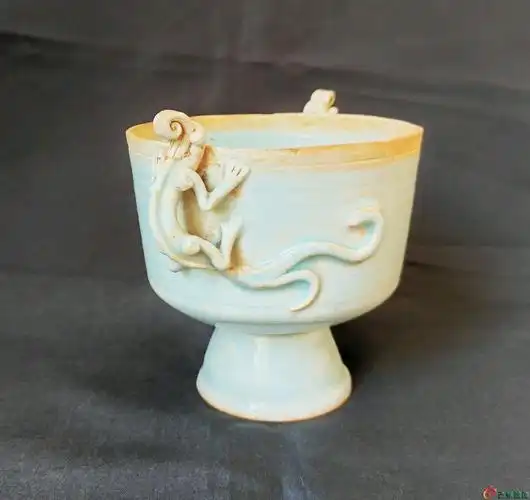 湖田窑 影青瓷 贴塑螭龙高足杯 - 瓷器竹木石碑帖 - 园地拍卖