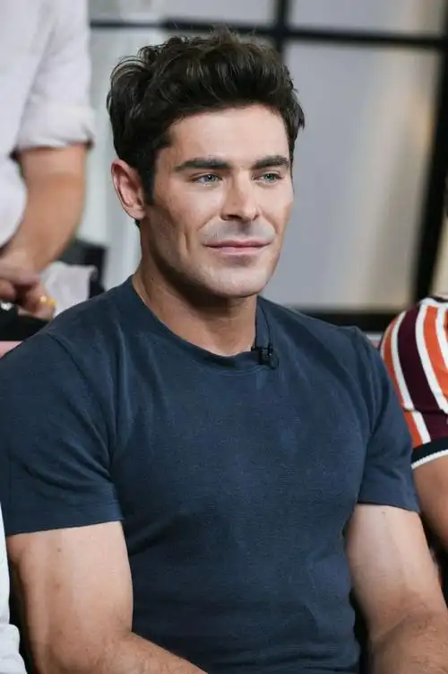 《歌舞青春》男主扎克·埃夫隆新片路透 样貌大变再次引发热议