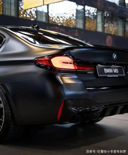 黑武士宝马m5,这样的姿态谁不爱?