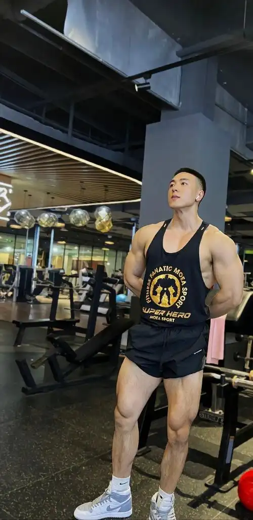 谁不会喜欢肌肉男帅哥呢#体育生