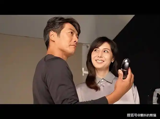 反町隆史和松岛菜菜子,夫妇首次同框演广告_肌肤_丈夫_日本