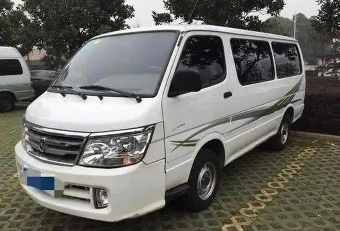 老公昨天回来,把家里闲置的那辆金杯车开到工地上去了,租给公司用