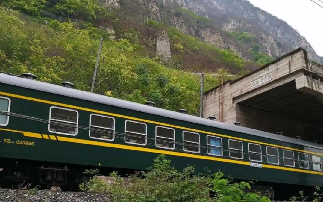 随手拍-绿皮火车