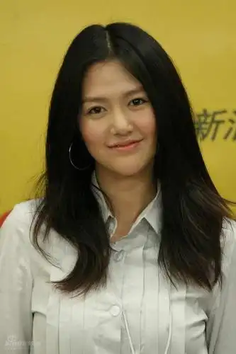 图文:天娱旗下唱将聊个唱--谭维维秀发披肩