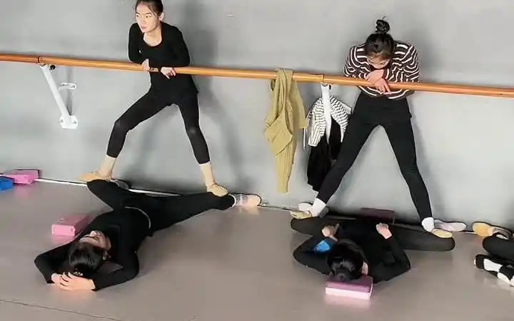 艺茗 舞蹈课 软开度 撕腿 22.11.16