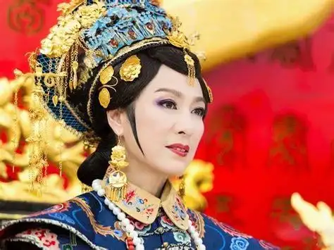 康熙帝佟佳贵妃,统领后宫22年,与德妃关系密切,弘历奉若祖母