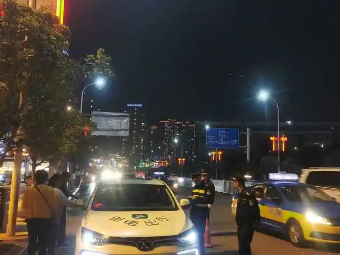 六盘水市出租车专项整治在行动-交通动态-六盘水市交通运输局
