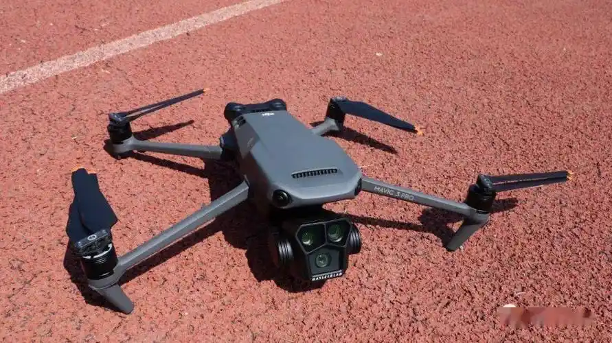 真·三摄!或许是目前最好的消费级无人机!大疆mavic 3 pro原滋原味上