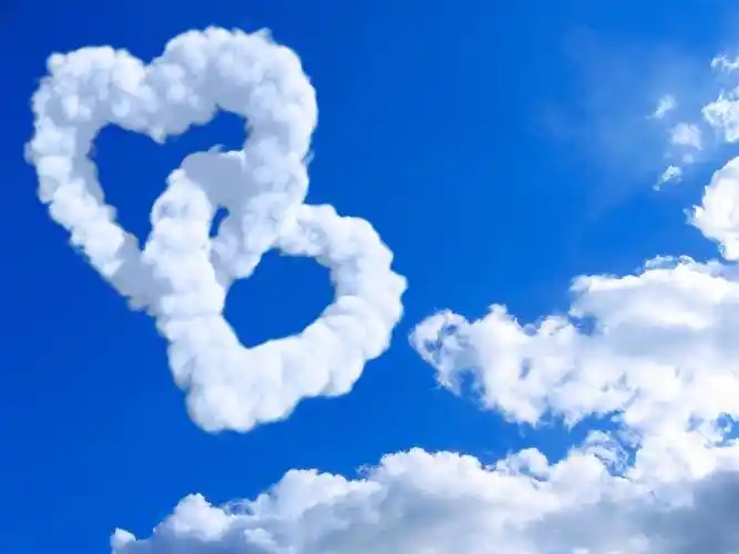 描述: 人们的心里在云-爱情壁纸 当前壁纸尺寸: 1280 x 960