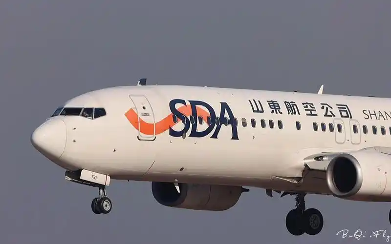 (原声)山航738降落烟台