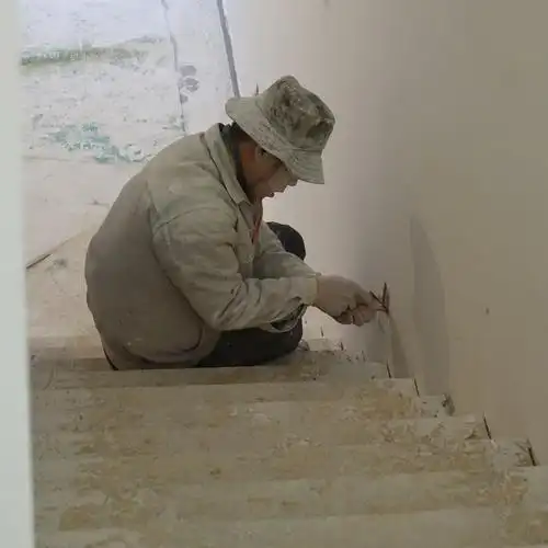 装修工人在干活