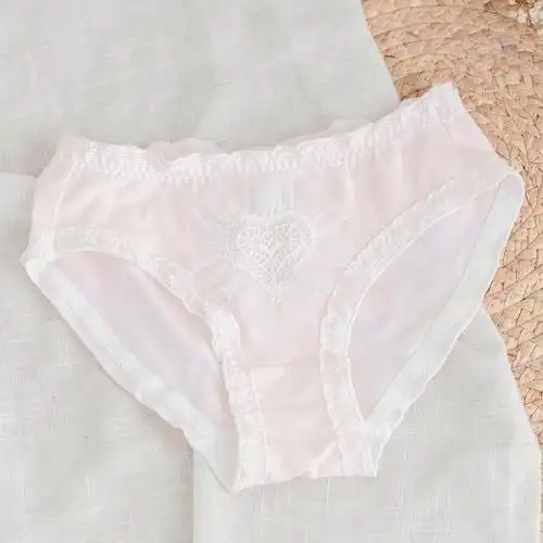 日系甜美棉质内裤女舒适可爱蕾丝爱心花边低腰女三角裤