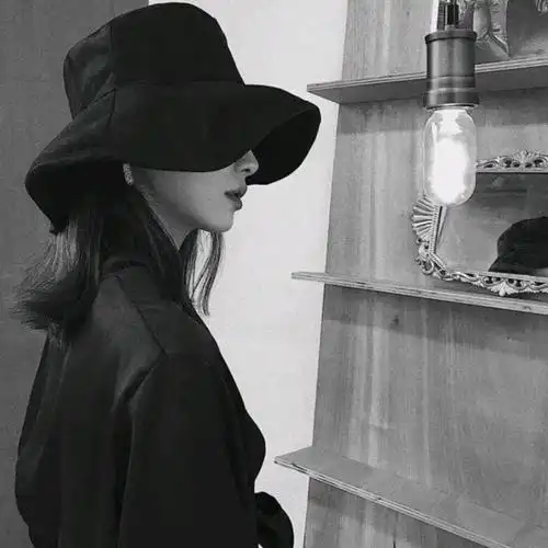 黑白女头像伤感高冷