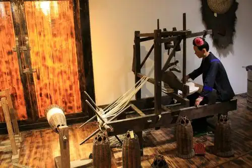 苗族博物馆内展出的织布机