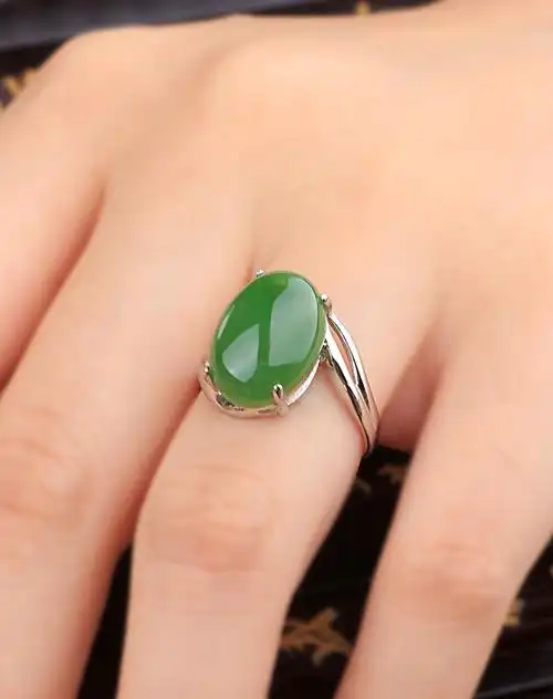 和田碧玉镶嵌戒指(国家权威认证)