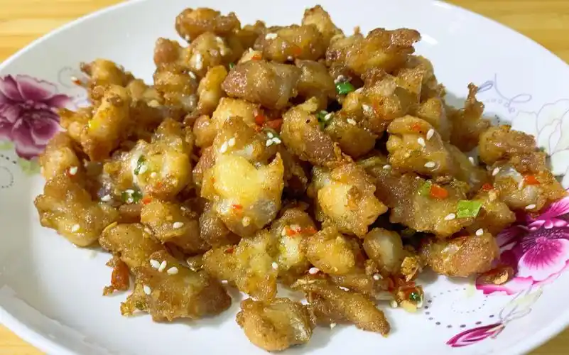 分享一道简单易做下酒菜"椒盐掌中宝"味香浓口感酥脆,美味极了.