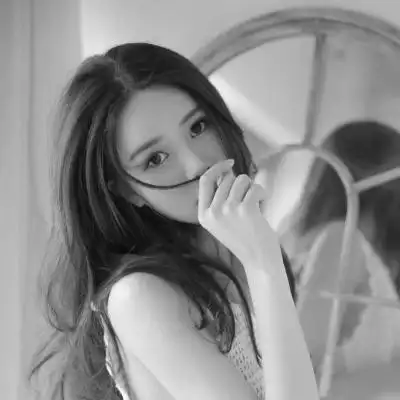 黑白头像女气质干净高清图片