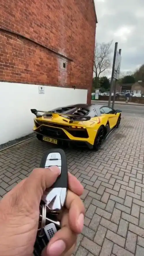 兰博基尼这车钥匙太低调了上车