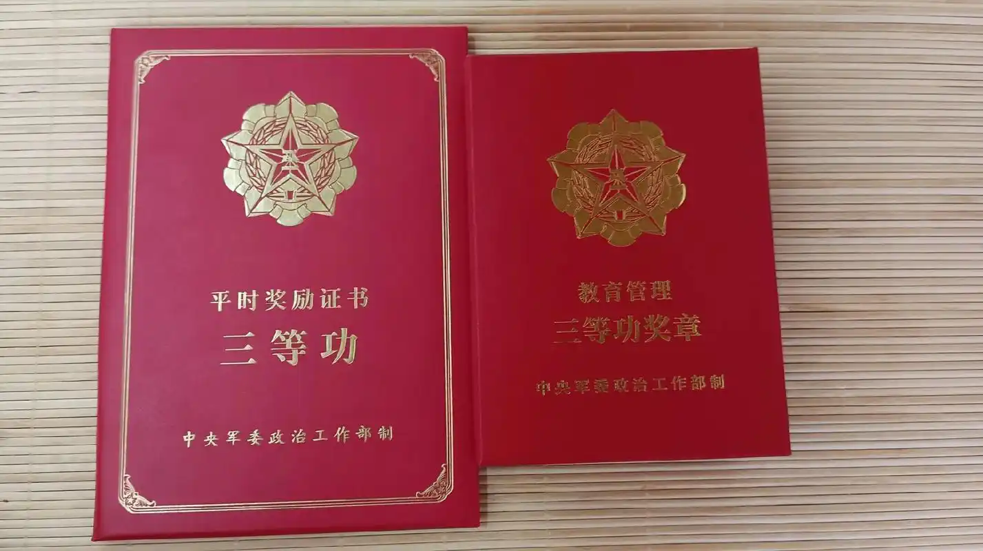 服役五年,退伍前拿到的第二枚三等功军功章,感谢领导的培养!# - 抖音