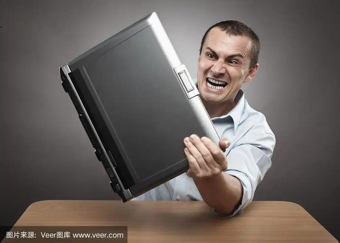 愤怒的商人砸了他的笔记本电脑