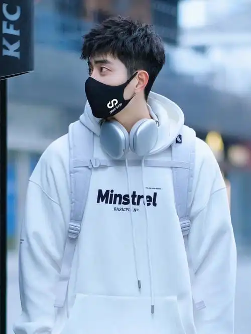 97男孩子的发型,就是要简单干净,这款【纹理碎锅盖】,真的又清爽又