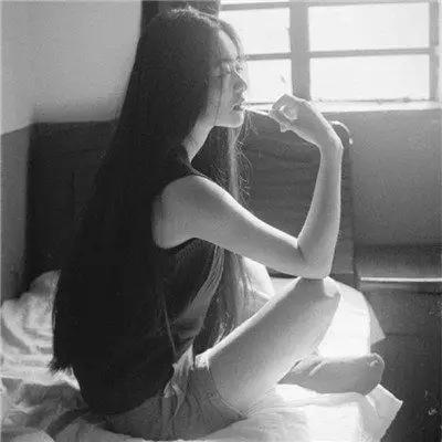 2018女生侧面伤感黑白头像大全 待我强大必定手刃负我之人