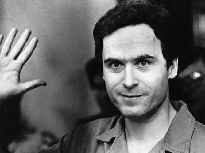 泰德·邦迪(美国连环杀手)_尚可名片