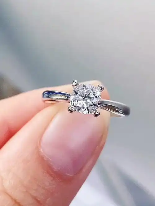 超白d色70分简约四爪铂金钻戒