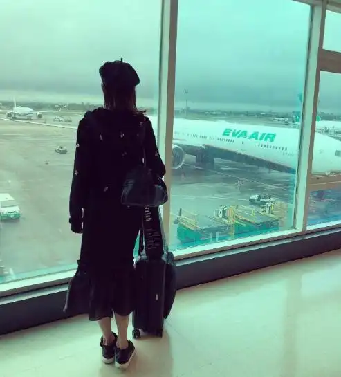 陈若仪晒自拍与林志颖开启新年首次旅行一身靓丽穿着显苗条