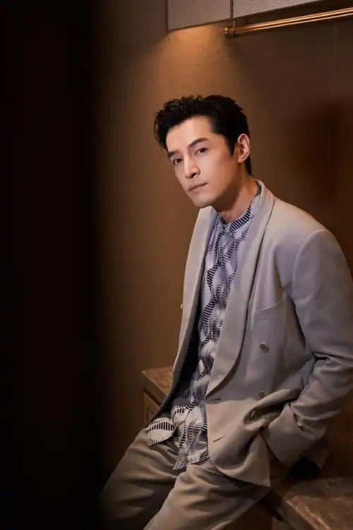 giorgio armani全球代言人胡歌