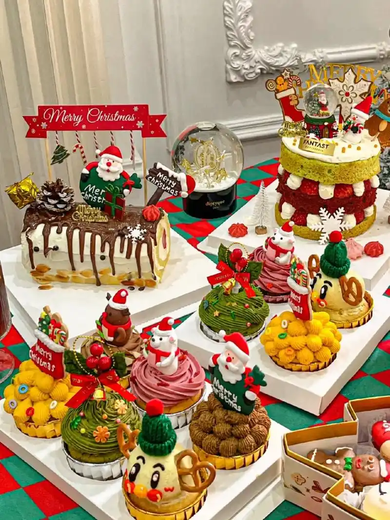 圣诞蛋糕39.990纸杯蛋糕29.990.#圣诞氛围拉满的蛋 - 抖音