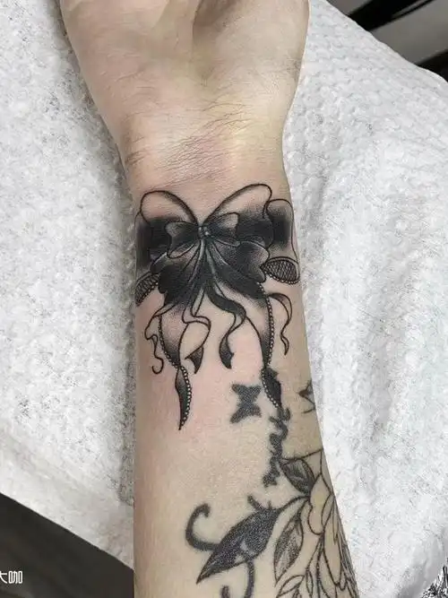 蝴蝶结_纹身图案手稿图片_纯子的纹身作品集