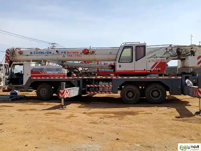 葫芦岛地区出售2010年中联重科50吨吊车