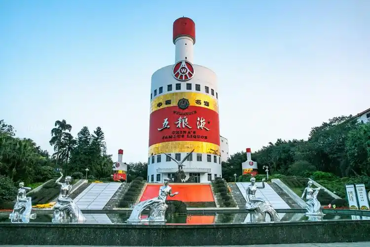 一杯72度的原浆酒108块钱,五粮液与宜宾,谁成就了谁