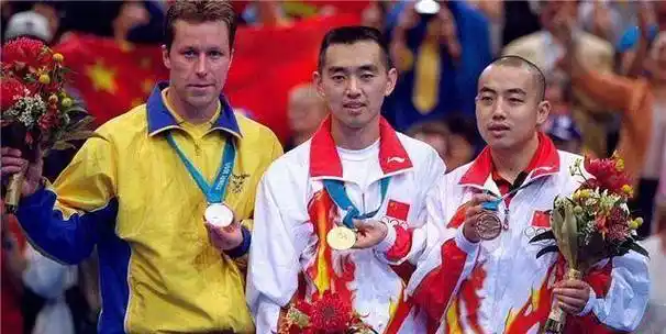 2006年孔令辉正式宣布退役,传奇落幕,然而故事还在继续.