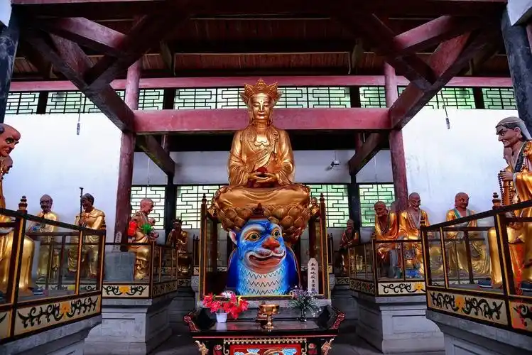 峨眉山伏虎寺五百罗汉堂