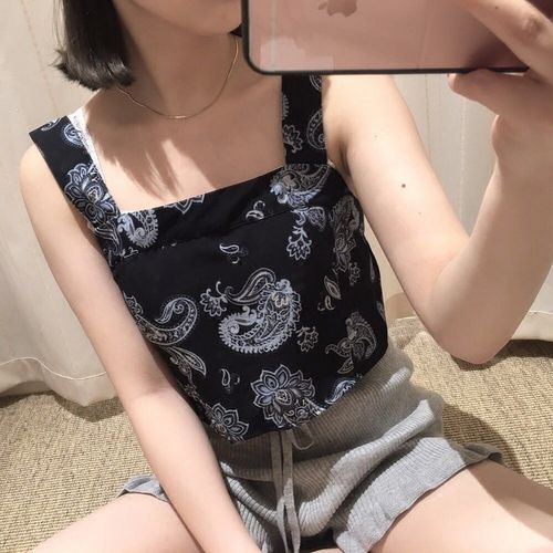 洋溢着少女气息 后背蝴蝶结绑带 复古印花 短款露肩吊带上衣