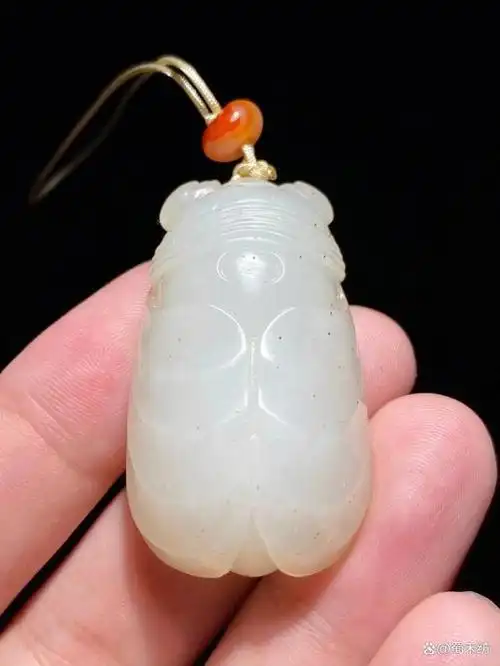 在玉雕题材中蝉较为常见,那么和田玉雕刻蝉寓意什么呢?