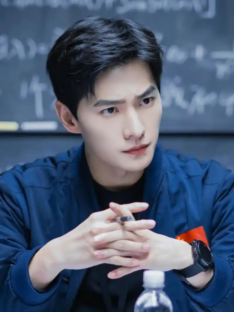 杨洋于途穿航天工作服也太帅了!