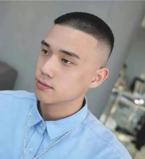 第二种发型是好打理的小寸头