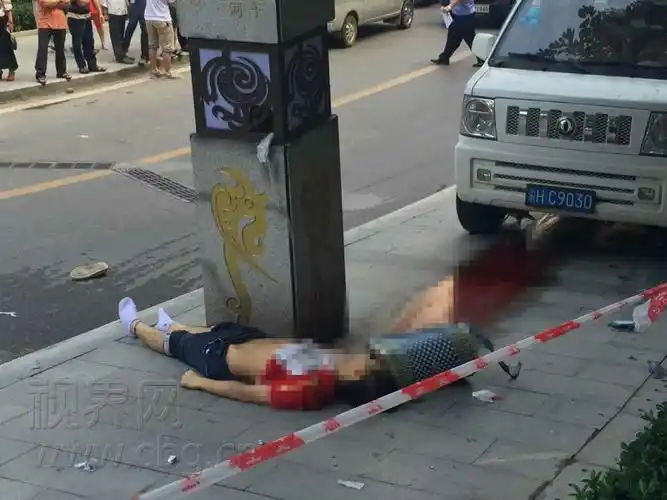 今晨重庆一少年骑自行车头撞路灯柱 当场死亡