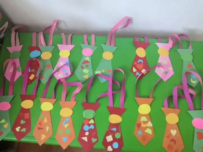 "父爱如山,感恩父亲"李召幼儿园小二班手工《爸爸的领带》