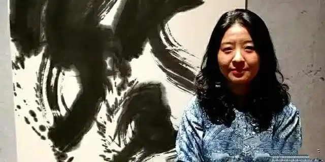 张艺谋合作美女书法家许静,一手出色江湖体屡登荧幕,水准如何?