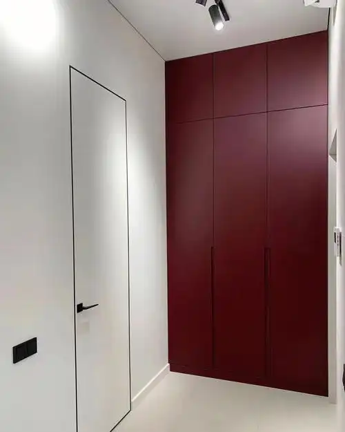酒红色衣柜质感满满