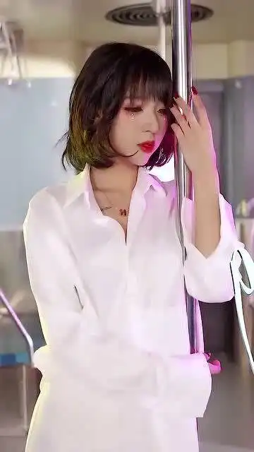 凭借自己的专业舞蹈技术红遍网络她就是舞小喵有她的粉丝吗