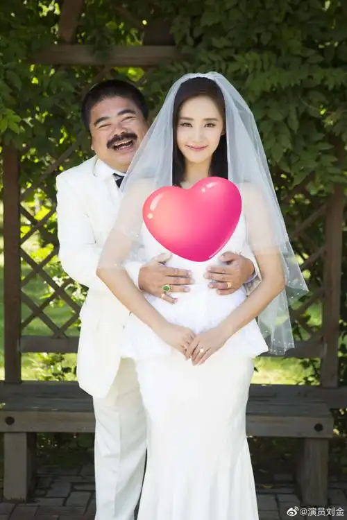 拍过200多部戏,《夏洛特烦恼》演秋雅老公,现却摆摊卖起茶叶蛋!