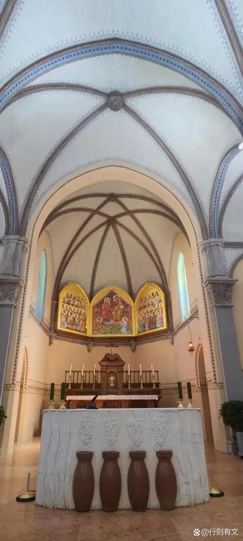 小众之美西直门圣母圣衣堂 西直门天主堂,又名圣母圣衣堂,俗称西堂