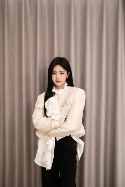 白鹿卷翘少女感睫毛##白鹿贴的什么假睫毛