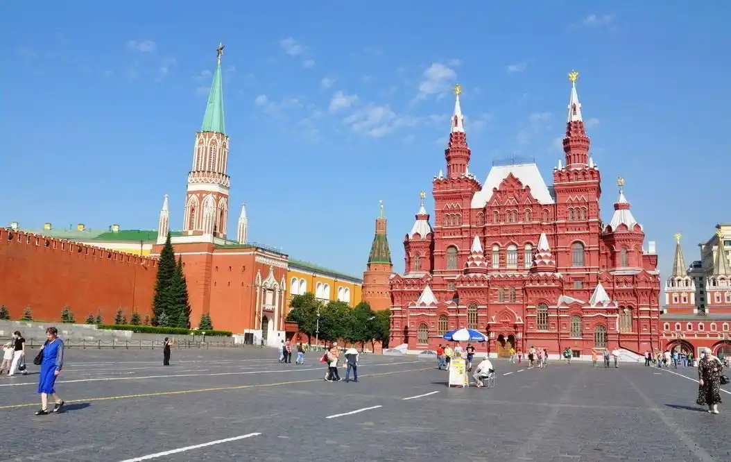 p>红场(俄文 красная площадь 英文 red square)位于