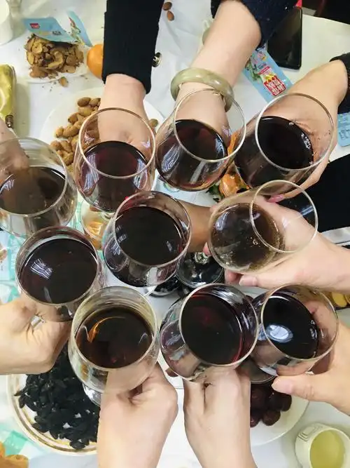 为更好的未来共同举杯